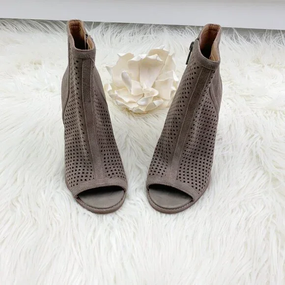 Lucky Brand "Lakyn" Taupe Perforated Peep Toe Ankle Boots/Booties Women's Size 9 - Picture 1 of 11